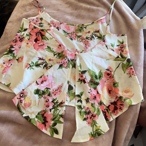 Floral cami never worn. - Picture 2 of 7